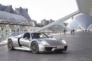 Entre os destaques do Salão está o Porsche 918 Spyder