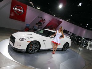 superesportivo GT-R, com motor 3.8 litros V6 biturbo