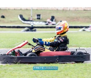 Transportadora Brasspress patrocina piloto de kart