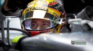 Lewis Hamilton começou o ano com o pé direito ainda mais pesado (Mercedes)
