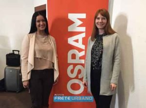 À esquerda, Marieli Senedez é a representante da Osram Brasil no encontro global