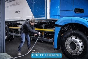 Mercedes-Benz Trucks inicia testes com caminhão elétrico