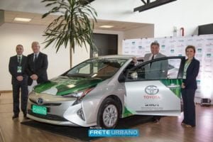 Toyota apresenta primeiro protótipo de veículo híbrido flex