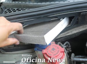 Mecânica Leve: Troca do filtro de cabine do Citroën C3. Pensando em preservar a saúde respiratória dos ocupantes do carro, o filtro