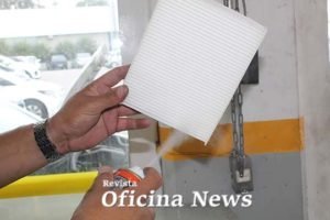 Mecânica Leve: Troca do filtro de cabine do Citroën C3. Pensando em preservar a saúde respiratória dos ocupantes do carro, o filtro