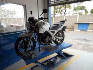 Honda CBX 250 com motor de duplo comando e 4 válvulas
