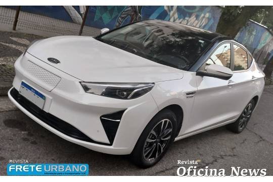JAC E-J7: mobilidade elétrica em sedã premium
