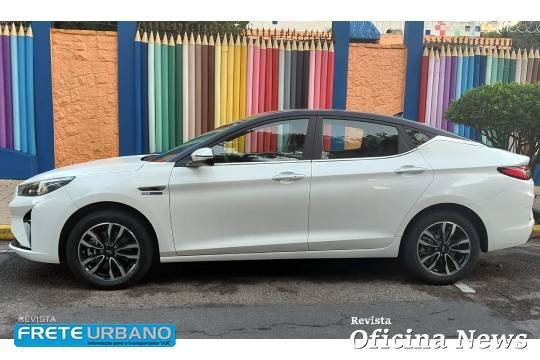 JAC E-J7: mobilidade elétrica em sedã premium