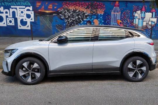 Renault Megane E-Tech: motor elétrico de 400 km de autonomia