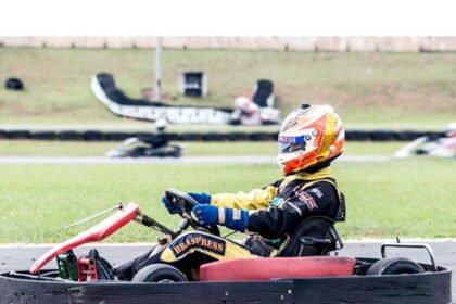 Transportadora Brasspress patrocina piloto de kart