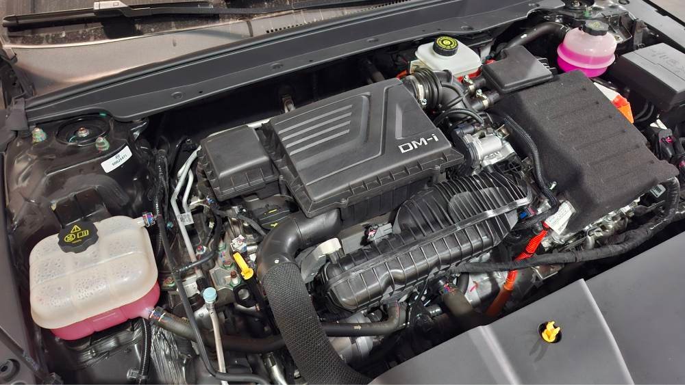 BYD King: híbrido plug-in combina motor 1.5 turbo e elétrico