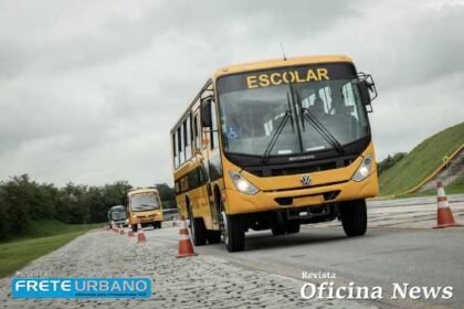 Volkswagen Caminhões e Ônibus faz entrega de veículos escolares