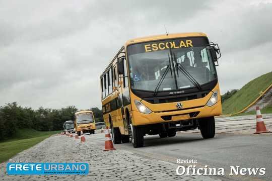 Volkswagen Caminhões e Ônibus faz entrega de veículos escolares