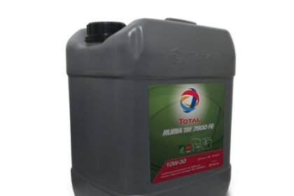 TOTAL lança lubrificante semissintético para motor a diesel