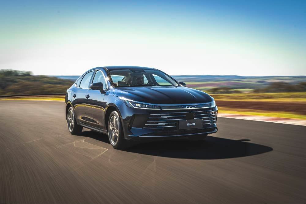 BYD King: híbrido plug-in combina motor 1.5 turbo e elétrico