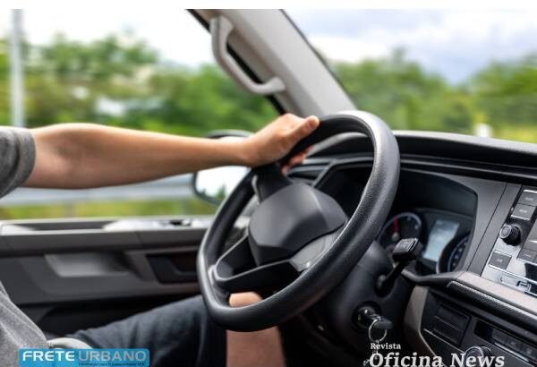 Volante desalinhado indica falhas na suspensão e direção