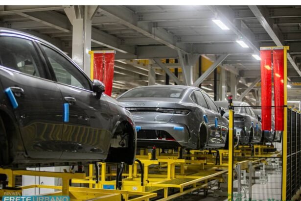 BYD inaugura fábrica de elétricos e lança carro híbrido flex