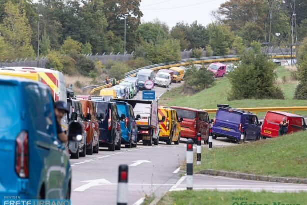 A Ford Transit entrou oficialmente para o Guinness World Records como protagonista do maior desfile de vans do mundo. O feito foi registrado