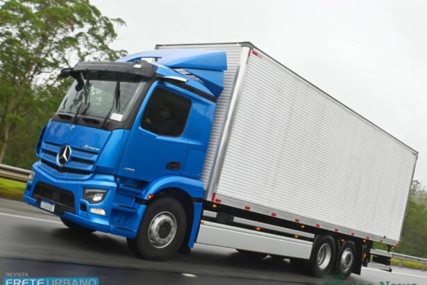 Caminhão elétrico Mercedes-Benz eActros percorre 476 km sem recarga