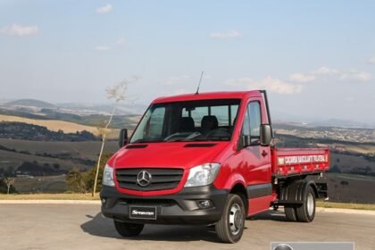 Mercedes-Benz leva chassi Sprinter e caminhão Atego à Feicon