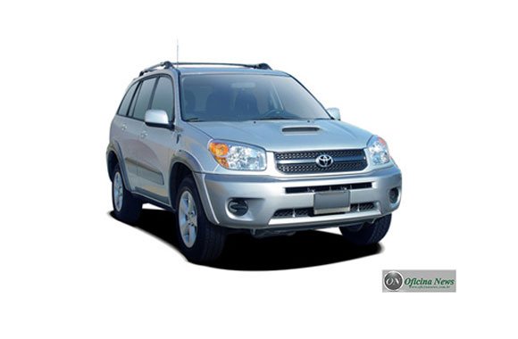 Toyota Rav 4 entre os anos de 2003 e 2008 com chamamento preventivo
