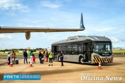 BYD entrega ônibus elétrico para passageiros no aeroporto de Goiânia