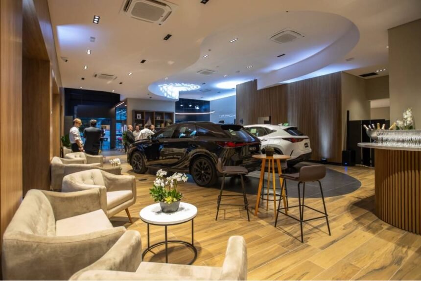 Lexus Collection JK inaugura concessionária com oficina premium