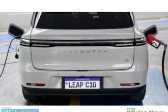 Leapmotor C10 é apresentado nas versões BEV e Ultra-Híbrida REEV