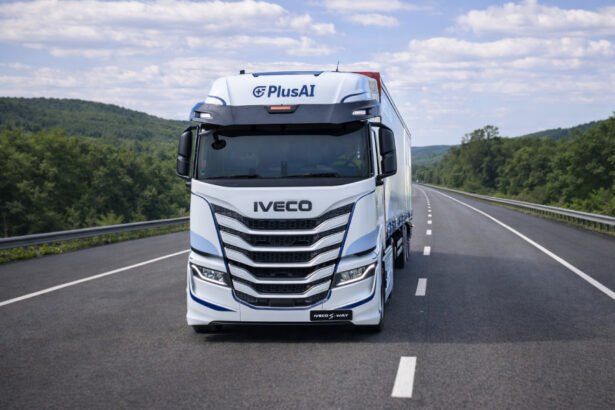 IVECO e PlusAI iniciam testes de caminhões autônomos na Espanha