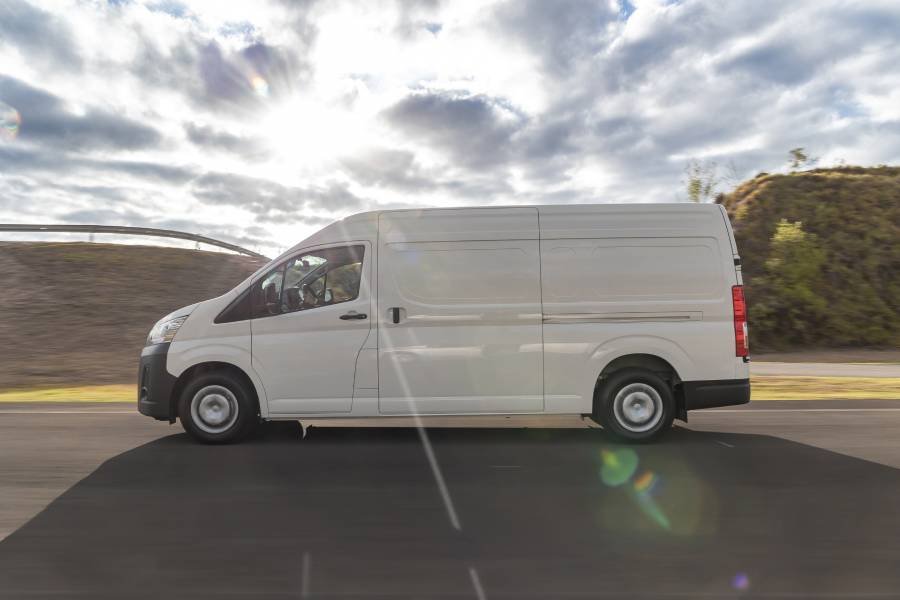 Toyota Hiace Furgão é lançado na versão furgão com 1.055 kg de capacidade de carga