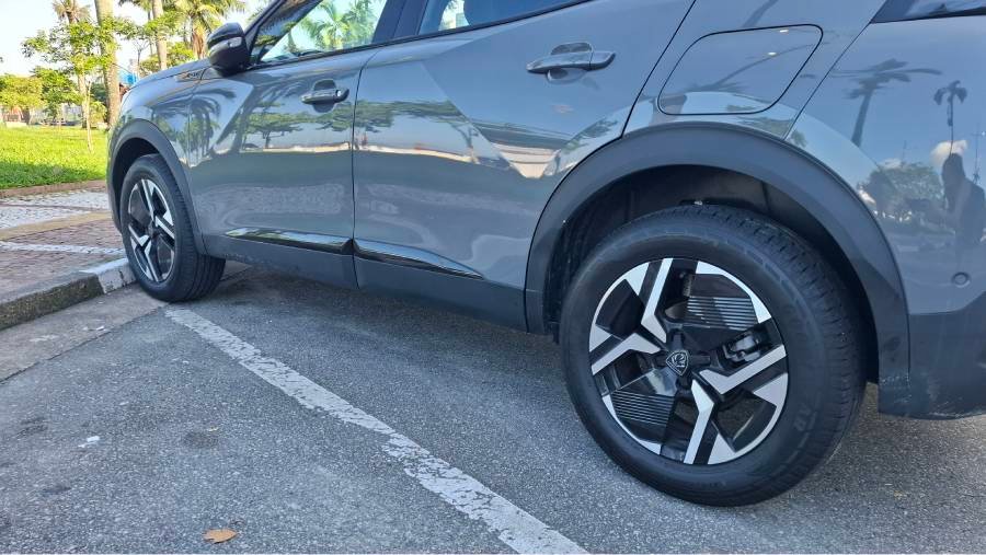 Peugeot 2008 Hybrid: na versão GT com motor turbo e híbrido