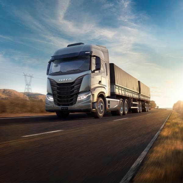 Iveco S-Way alcança 7 mil unidades vendidas no Brasil