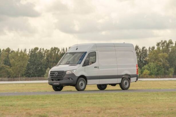 Mercedes-Benz lança Sprinter com câmbio automático