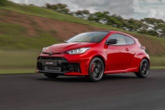 Toyota GR Yaris chega com motor 1.6 turbo e duas opções de câmbio