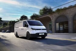 Ford lança Transit City elétrica para carga urbana
