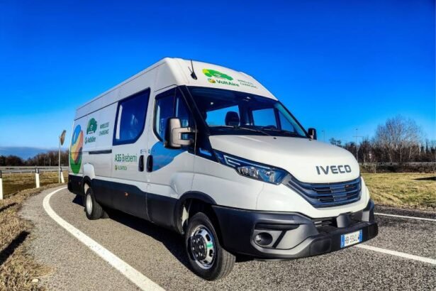 Iveco coloca eDaily com recarga sem fio na estrada