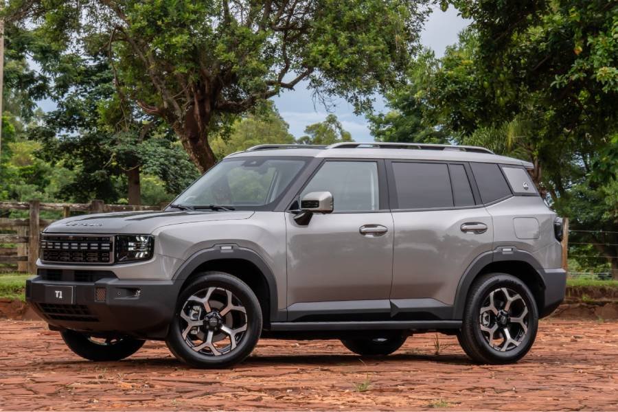 Jetour inicia operação no Brasil com SUVs híbridos