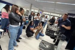 Sindirepa-SP capacita mulheres na reparação automotiva