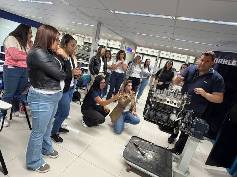Sindirepa-SP capacita mulheres na reparação automotiva