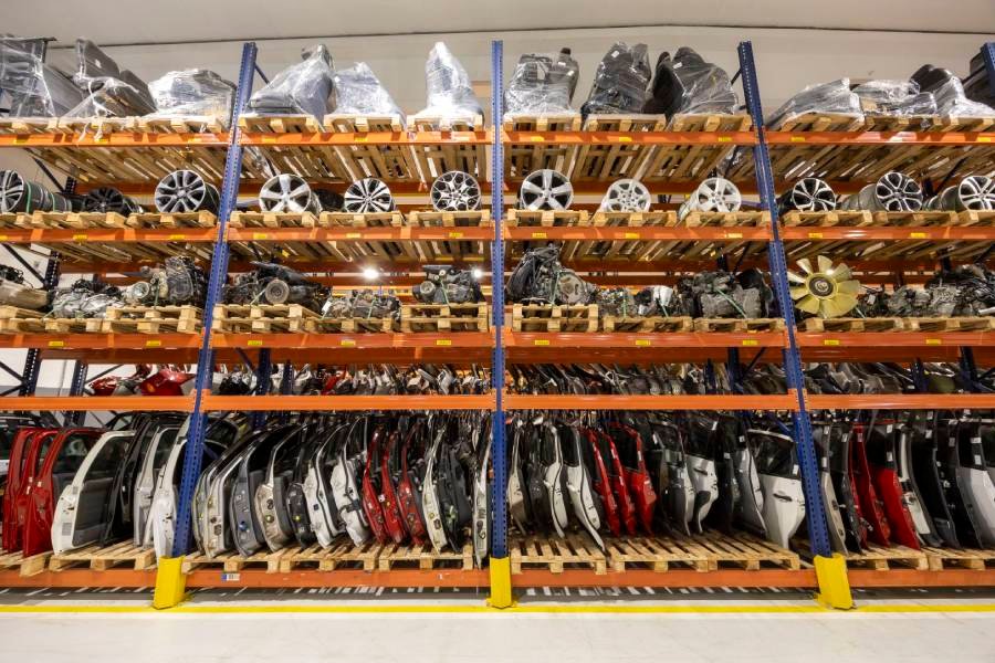 Stellantis reaproveita 9 mil peças em centro de desmontagem