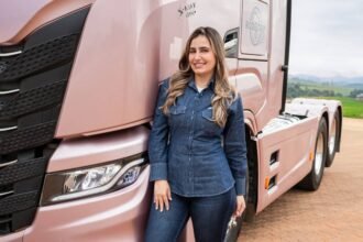 IVECO abre vagas para formação de motoristas mulheres