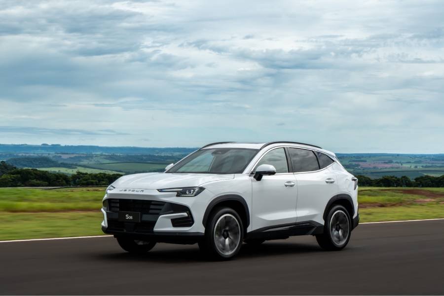 Jetour inicia operação no Brasil com SUVs híbridos