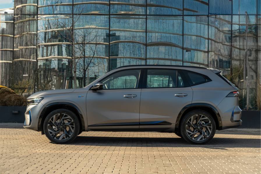 Renault Koleos híbrido chega ao Brasil com 245 cv