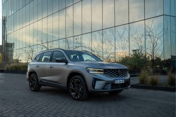 Renault Koleos híbrido chega ao Brasil com 245 cv