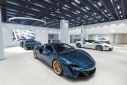 McLaren completa oito anos de opeerações no Brasil