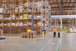 DHL amplia CDs para e-commerce no Brasil