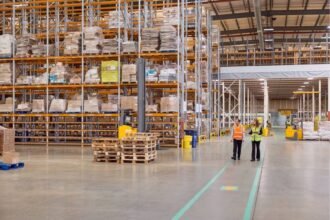 DHL amplia CDs para e-commerce no Brasil