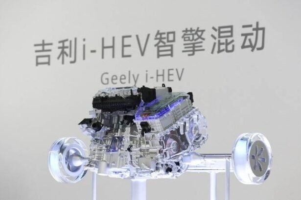 Geely apresenta sistema híbrido i-HEV com IA