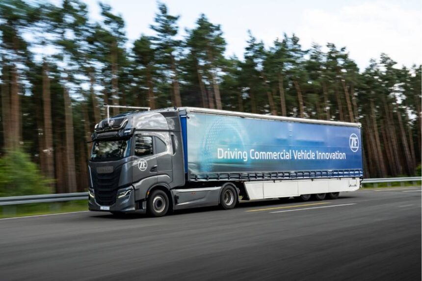 ZF apresenta sistemas para caminhões definidos por software