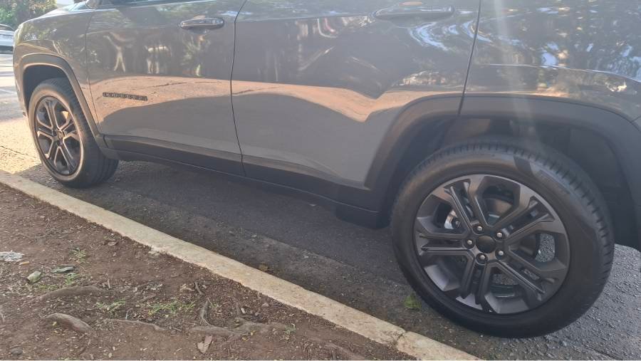 Jeep Compass Night Eagle mantém conjunto T270